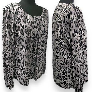Jones New York Signature Gray & Black Leopard Print Long Sleeve Top Scoop Neck
